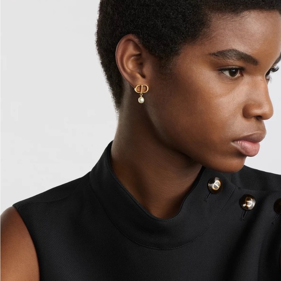 Authentic Petit CD Earrings Gold-Finish Metal and White Pearls box included - Picture 3 of 7